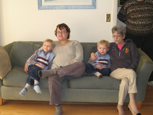 Easter morning Tim, Xine, Cole, Nea, Poppy (03-23-2008 13:22)