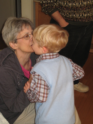 Easter morning Tim and Nea kiss (03-23-2008 13:29)