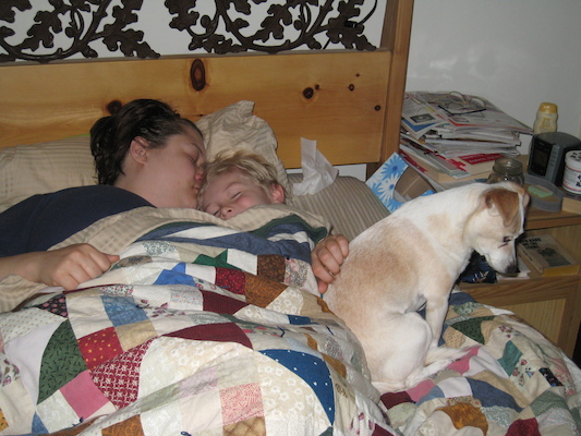 Xine and Tim cuddling in bed (04-25-2008 06:49)