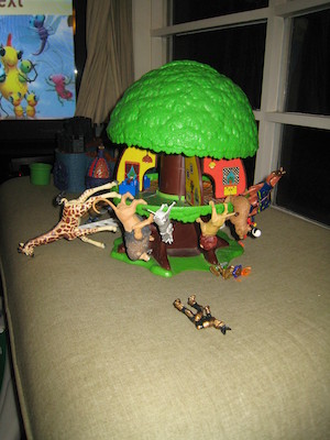 "Monkeys" in the treehouse (05-04-2008 19:06)