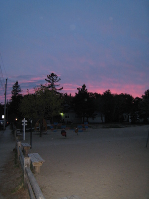 Dusk at the Ferry Beach playground (05-09-2008 18:57)