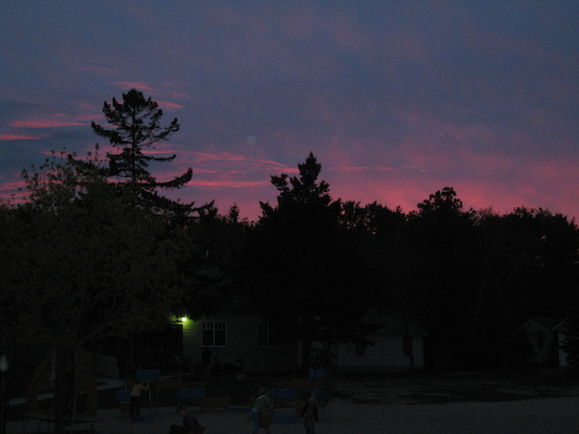 Dusk at the Ferry Beach playground (05-09-2008 18:58)