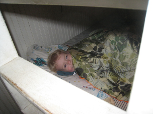 Cole in a sleeping bag (05-09-2008 19:27)