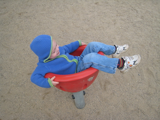 Cole in the spinning cup (05-10-2008 07:58)