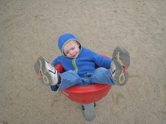 Cole in the spinning cup (05-10-2008 07:58)