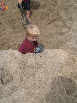 Theo and Tim digging (05-10-2008 13:51)