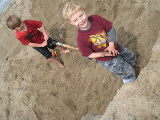 Theo and Tim digging (05-10-2008 13:51)