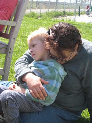 Xine and Cole cuddling (05-11-2008 09:11)