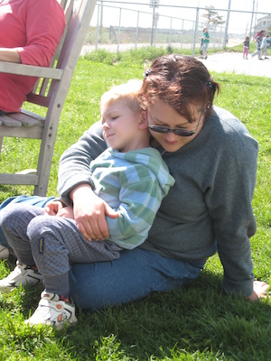 Xine and Cole cuddling (05-11-2008 09:11)