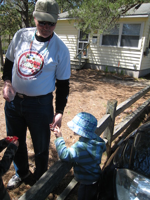 Norm giving Cole a rock (05-11-2008 10:26)