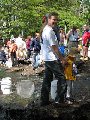 Tim, Cole and Ben at the herring transfer (05-24-2008 09:30)