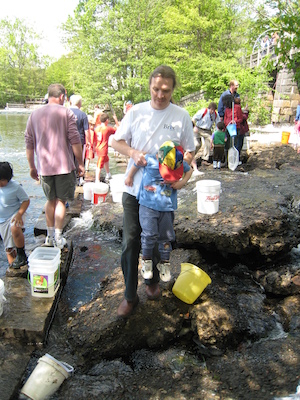 Tim, Cole and Ben at the herring transfer (05-24-2008 09:32)