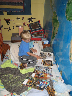 Tim reading to Blue (06-01-2008 07:08)