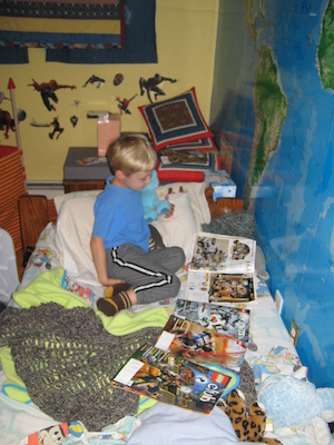 Tim reading to Blue (06-01-2008 07:08)