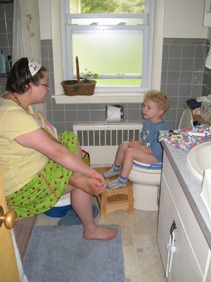 Xine and Cole at the potty (06-01-2008 14:13)