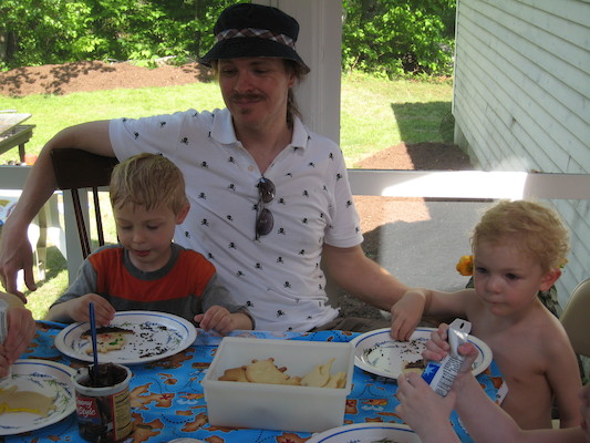 Tim, Ben and Cole decorating cookies (06-07-2008 15:06)