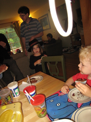 Emma and Cole eating cupcakes (06-15-2008 17:48)