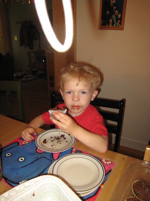 Cole and cupcake (06-15-2008 17:49)