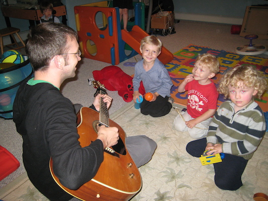 Aron playing to Tim, Cole and Kirk (06-15-2008 18:23)
