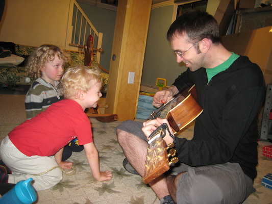 Aron playing to Cole and Kirk (06-15-2008 18:24)