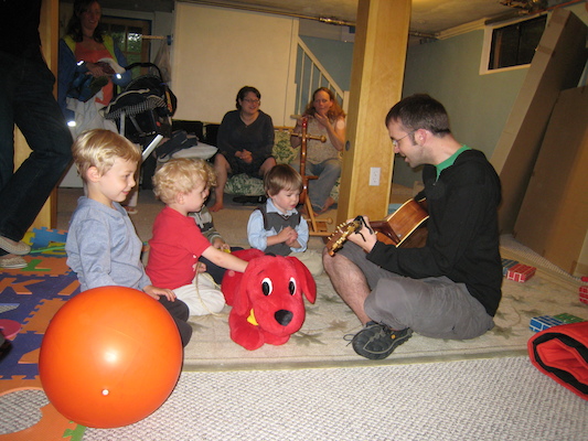 Aron playing to Tim, Cole, Kirk and Finn (06-15-2008 18:28)