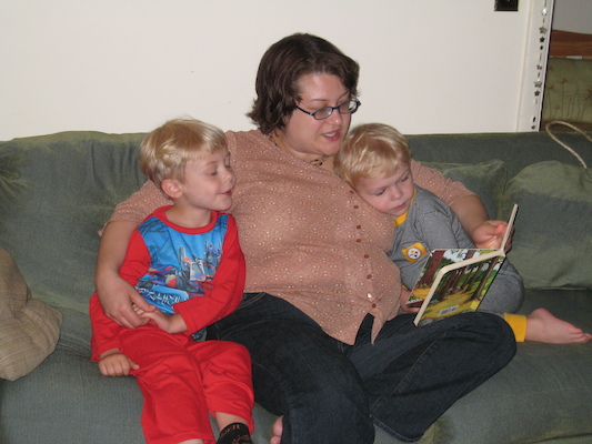 Tim, Xine & Cole reading (06-16-2008 19:05)