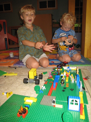 Tim and Cole with Tim's house (07-09-2008 18:15)