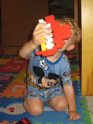 Cole with his LEGO building (07-09-2008 18:16)