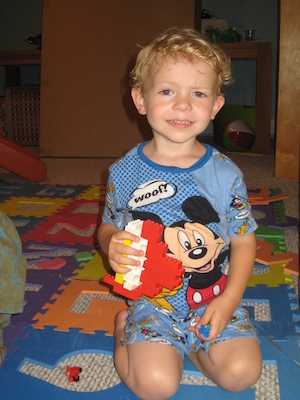 Cole with his LEGO building (07-09-2008 18:16)