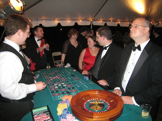 Benj, Jess, Mark & Xmas (07-12-2008 20:27)