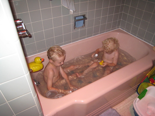 Tim and Cole in the tub (07-18-2008 17:15)