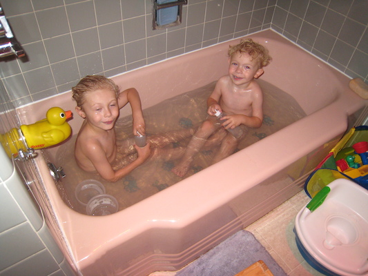Tim and Cole in the tub (07-18-2008 17:15)