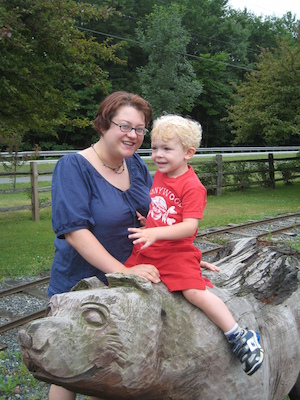 Xine and Cole on a bear (07-22-2008 09:14)