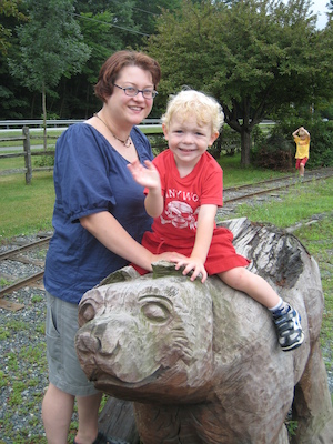 Xine and Cole on a bear (07-22-2008 09:14)