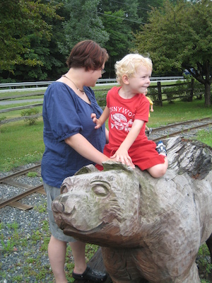 Xine and Cole on a bear (07-22-2008 09:14)