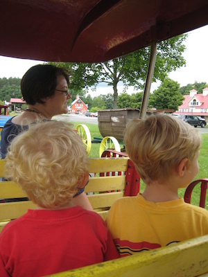 Cole, Xine and Tim on the train (07-22-2008 09:34)