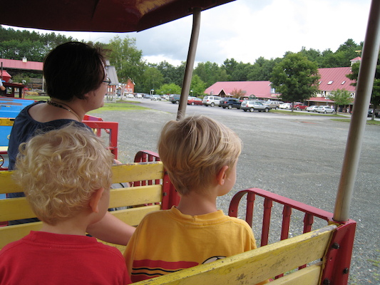 Cole, Xine and Tim on the train (07-22-2008 09:34)