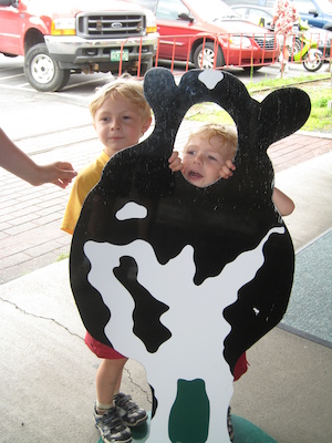 Tim and Cole as a cow (07-22-2008 09:42)
