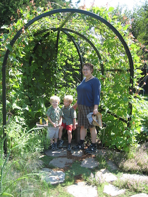 Xine, Cole and Tim at the Botanical Garden (07-25-2008 09:56)