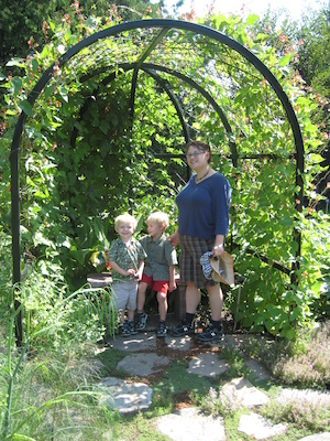 Xine, Cole and Tim at the Botanical Garden (07-25-2008 09:56)