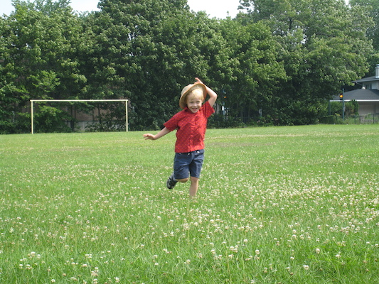 Tim chasing a slingwing (07-26-2008 10:32)