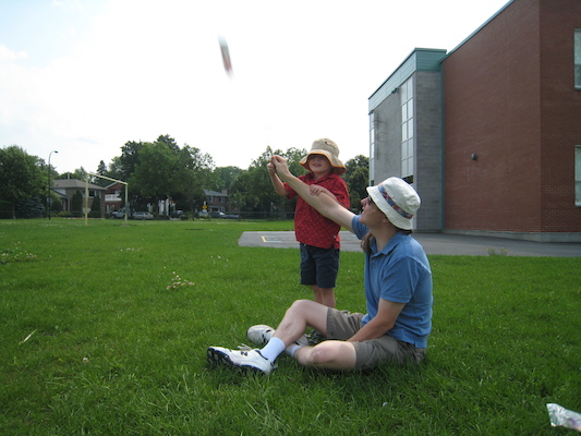 Tim and Ben launching a slingwing (07-26-2008 10:33)