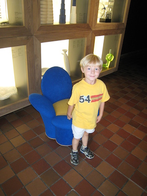 Tim and funky chair (07-27-2008 09:41)
