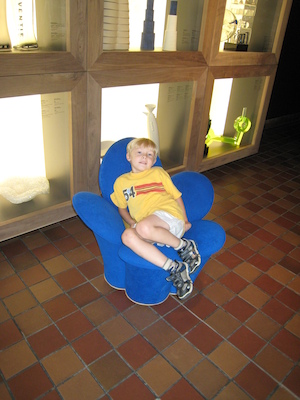 Tim and funky chair (07-27-2008 09:41)