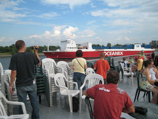 Container ship (07-28-2008 15:19)