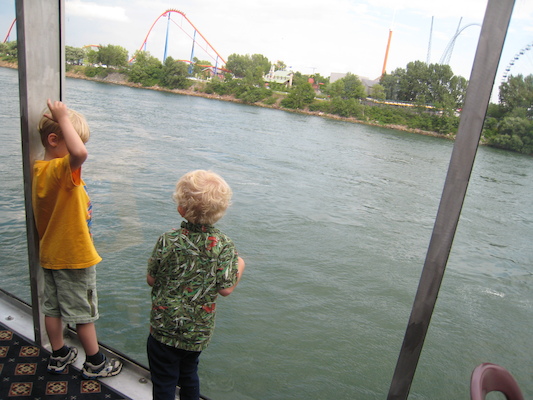 Tim and Cole looking out (07-28-2008 15:34)