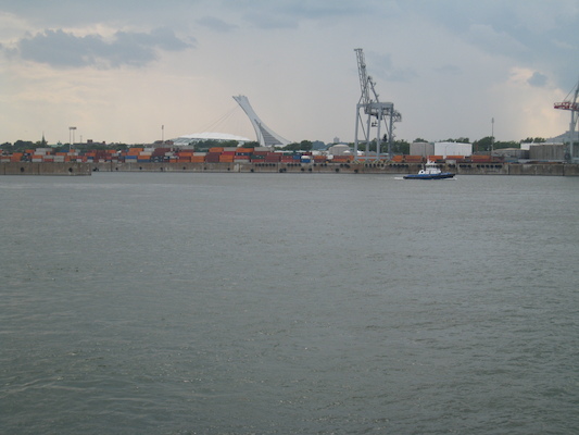 The olympic tower and a tugboat (07-28-2008 15:45)
