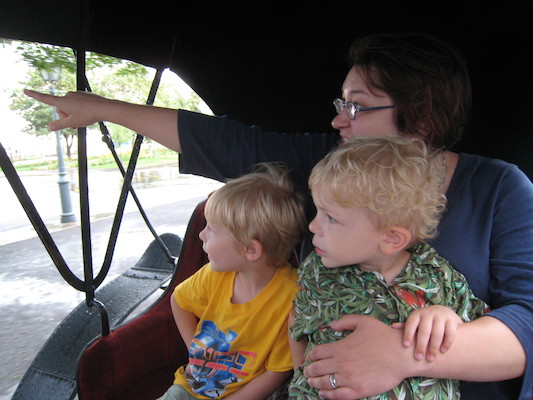 Tim, Cole and Xine looking at the rainbow (07-28-2008 18:13)