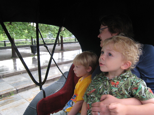 Tim, Xine and Cole in the carriage (07-28-2008 18:19)