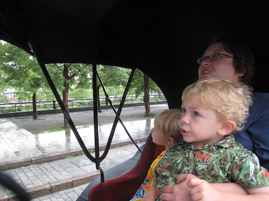 Tim, Xine and Cole in the carriage (07-28-2008 18:19)